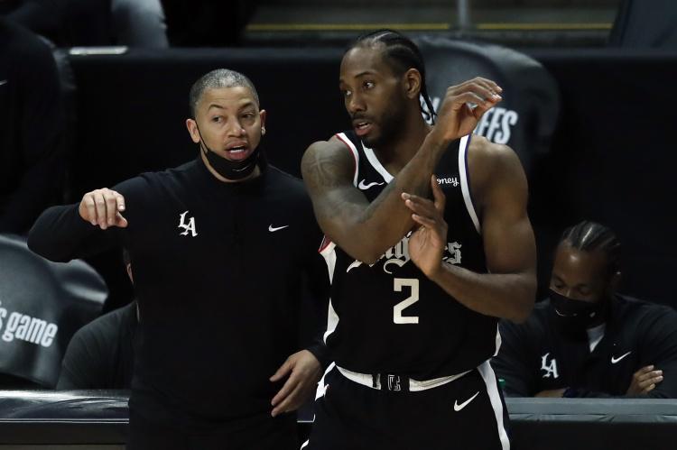 星空体育-泰伦-卢：我给小卡展示乔丹&amp;amp;科比的脚步 他真的学进去了