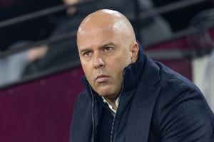 星空体育登录入口-斯洛特：我们真的要为争冠奋力拼搏 柯蒂斯-琼斯证明他能踢右后卫